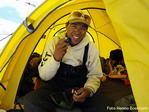 Sherpa Nuru komt graag gladgeschoren op de top.