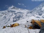 Kamp 1, met zicht op de route over de gletsjer naar kamp 2