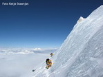 12 mei, de ijstraverse, terugkijkend. Rechts de east-summit van de Manaslu (7800 meter)